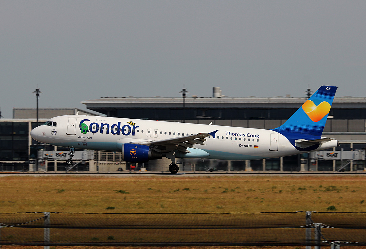 Condor A 320-212 D-AICF bei der Landung in Berlin-Schnefeld(BER) am 06.06.2015