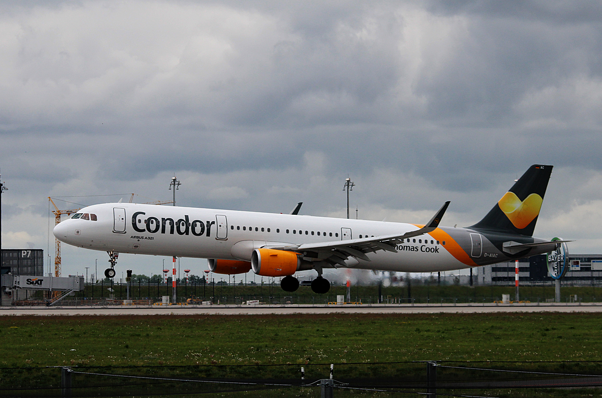 Condor A 321-211 D-AIAC bei der Landung in Berlin-Schnefeld(BER) am 14.05.2015