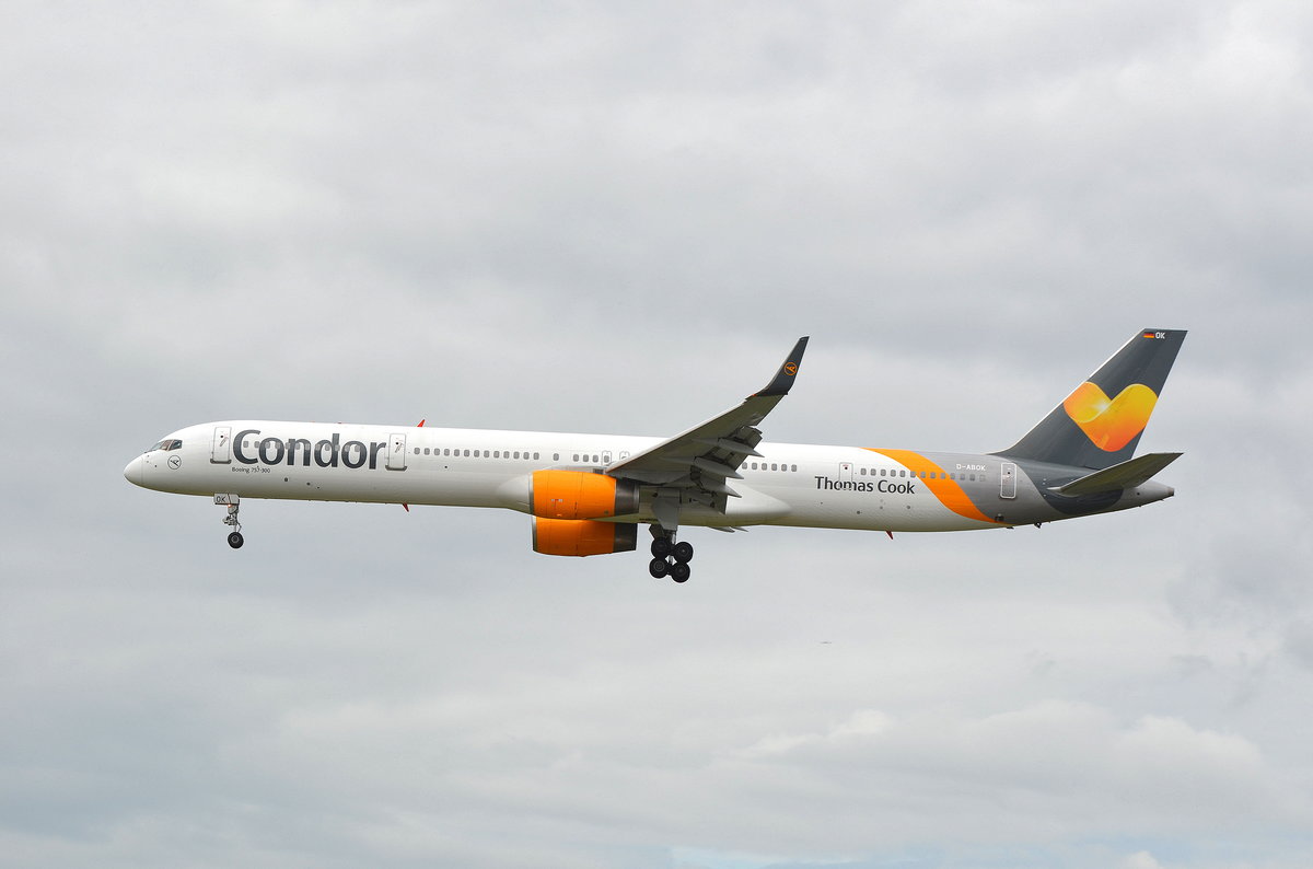 Condor Boeing 757-300 D-ABOK im Anflug auf den Airport Hamburg Helmut Schmidt am 04.07.17