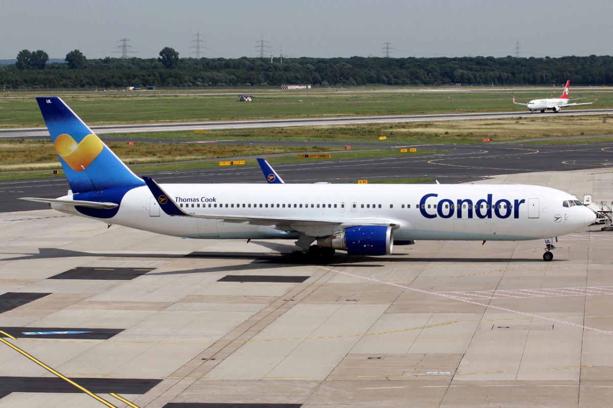 Condor D-ABUL rollt zum Gate in Düsseldorf 7.7.2015