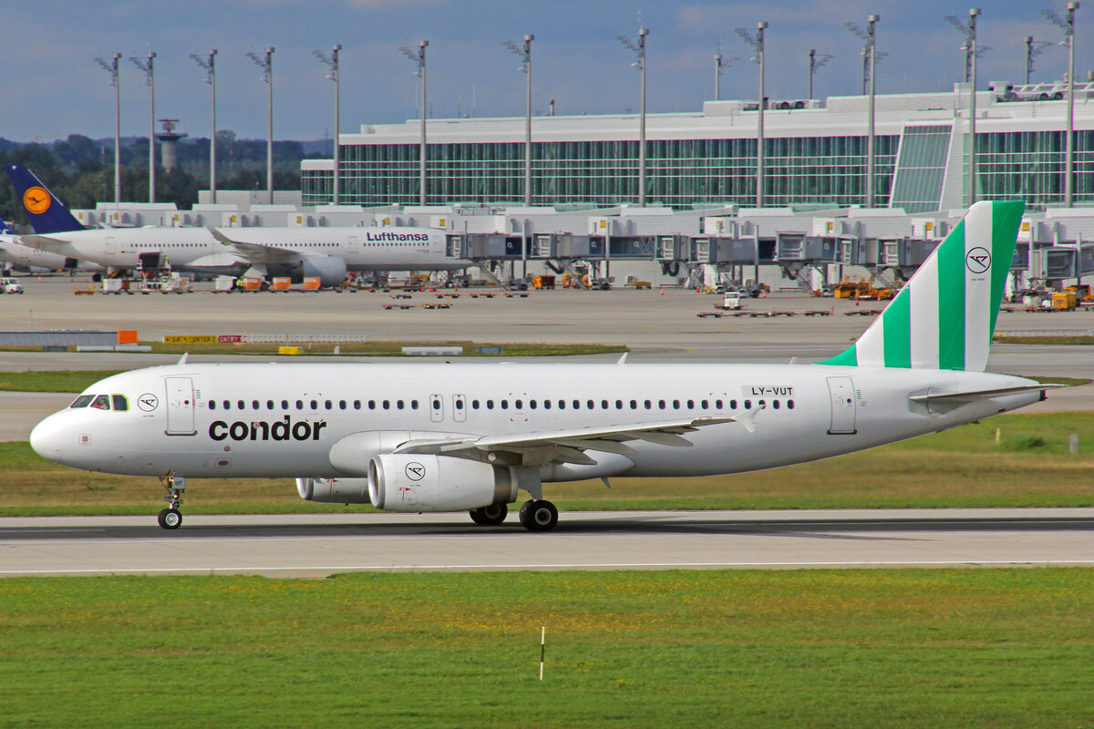Condor Flugdienst (Operated by Heston Airlines), LY-VUT, Airbus A320-233, msn: 4906, 11.September 2022, MUC München, Germany.