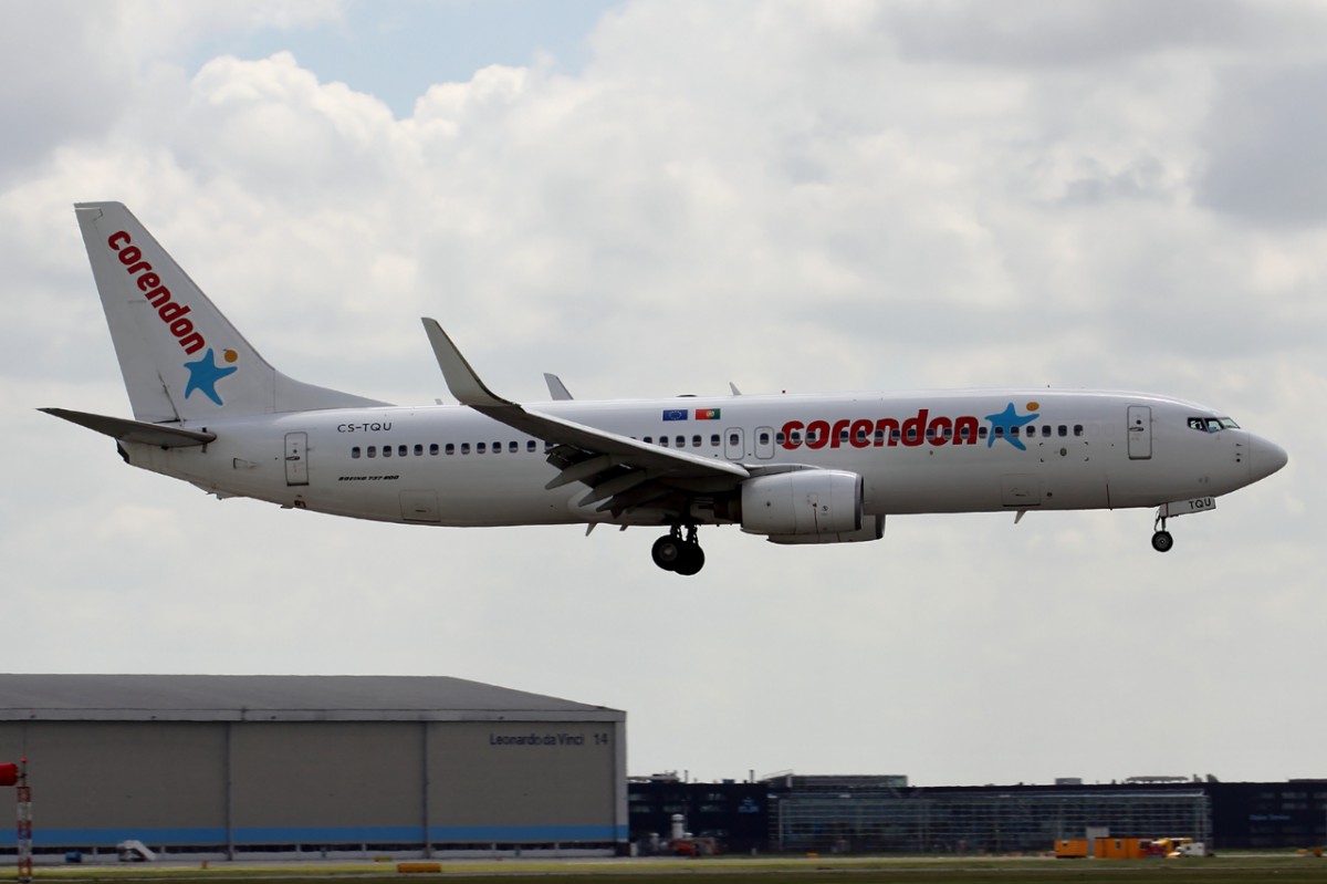 Corendon CS-TQU bei der Landung in Amsterdam 20.5.2015