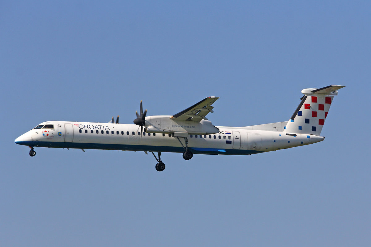 Croatia Airlines, 9A-CQC, Bombardier DHC-8 402, msn: 4258,  Istra ,  Bravo Vatreni  Fussball Sticker, 05.September 2018, ZRH Zürich, Switzerland.