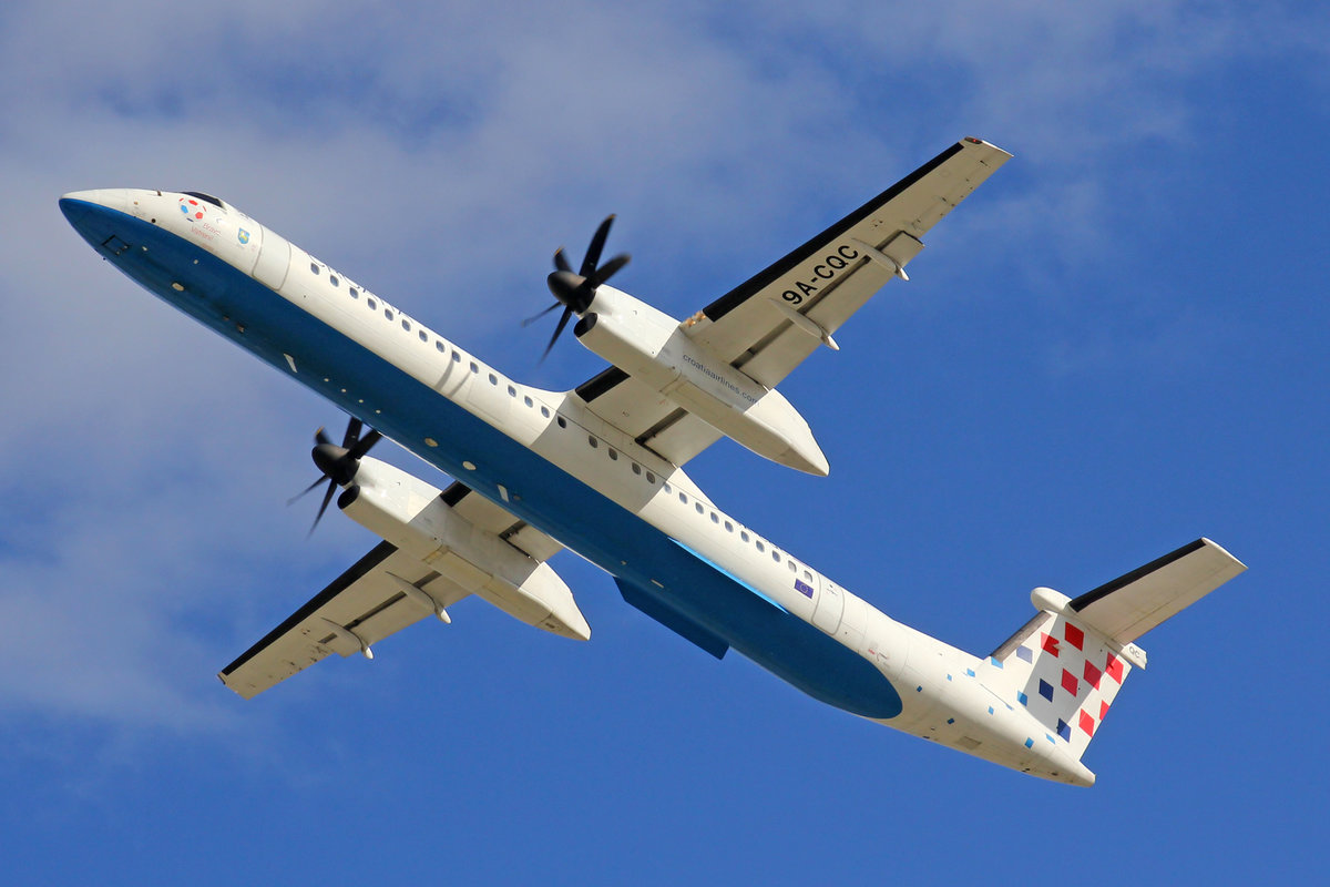 Croatia Airlines, 9A-CQC, Bombardier DHC-8 402, msn: 4258,  Istra ,  Bravo Vatreni  Fussball Sticker, 11.Oktober 2020, ZRH Zürich, Switzerland.