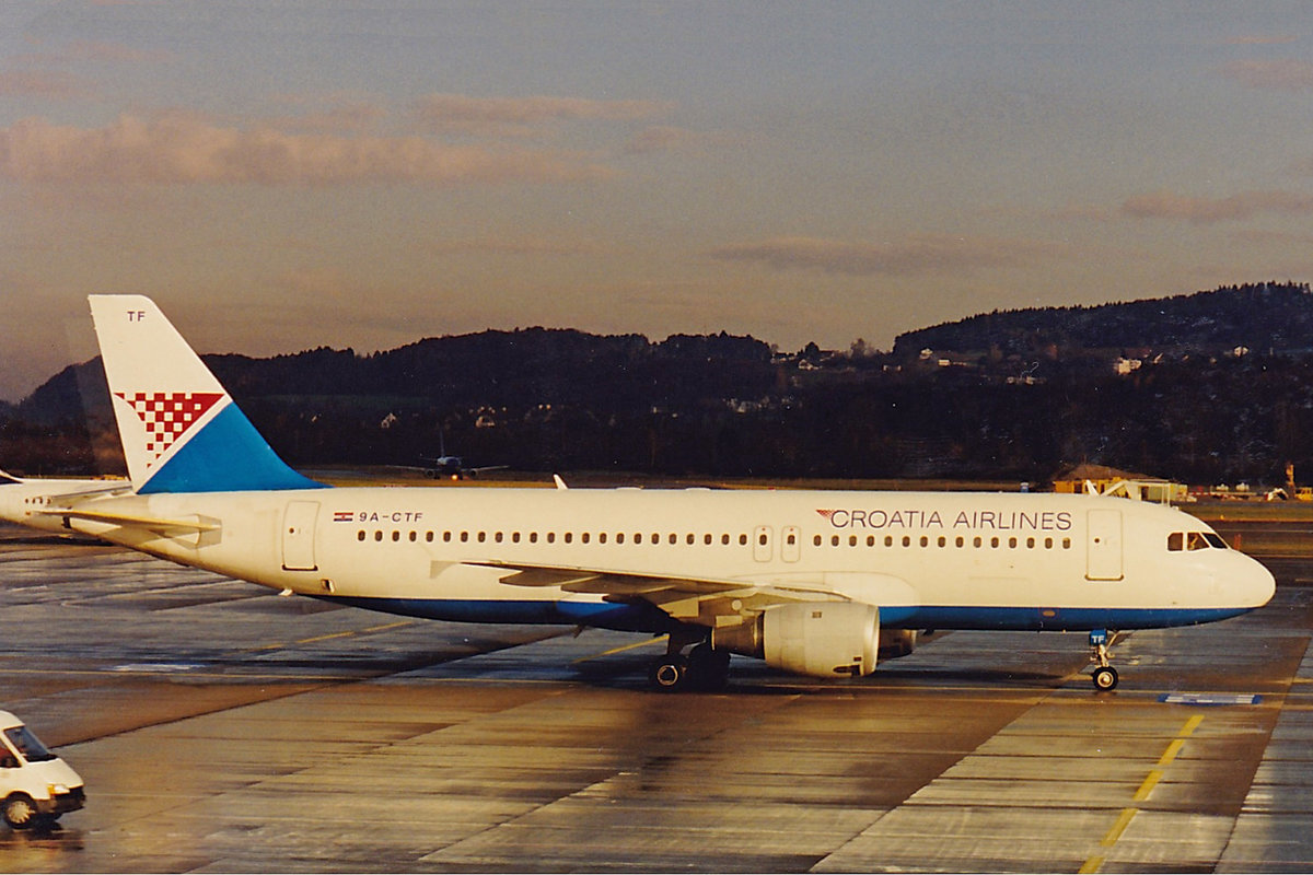 Croatia Airlines, 9A-CTF, Airbus A320-212, msn: 258,  Rijeka , Dezember 1997, ZRH Zürich, Switzerland: