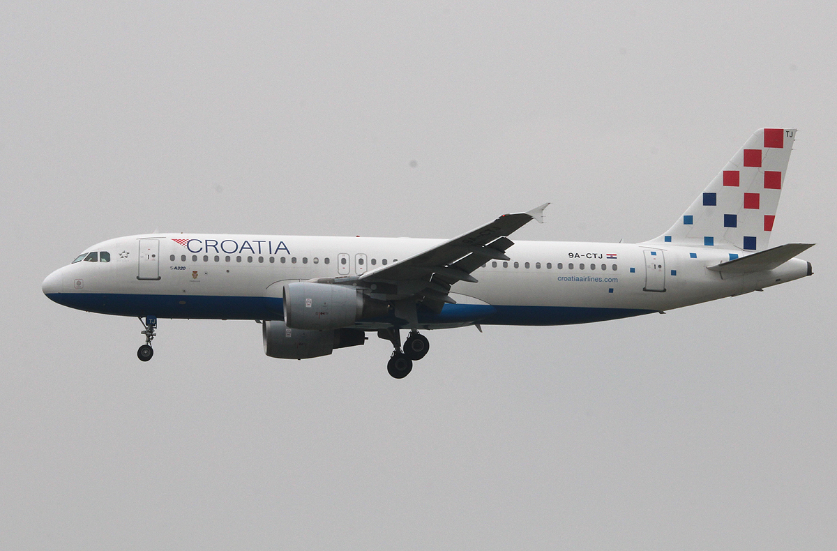 Croatia Airlines A 320-214 0A-CTJ bei der Landung in Frankfurt am 11.06.2013