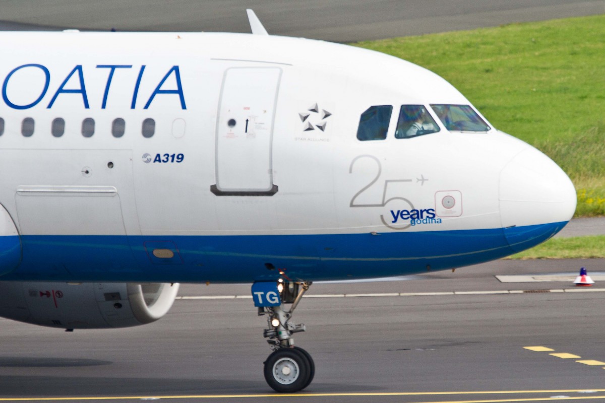Croatia Airlines (OU-CTN), 9A-CTG  Zadar , Airbus, A 319-112 (Bug/Nose ~ 25-years Godina-Sticker), 27.06.2015, DUS-EDDL, Düsseldorf, Germany