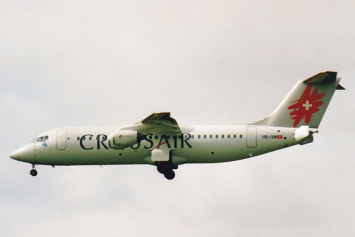 Crossair, HB-IXM, BAe Avro RJ100, msn: E3291, April 2001, ZRH Zürich, Switzerland. Scan aus der Mottenkiste.