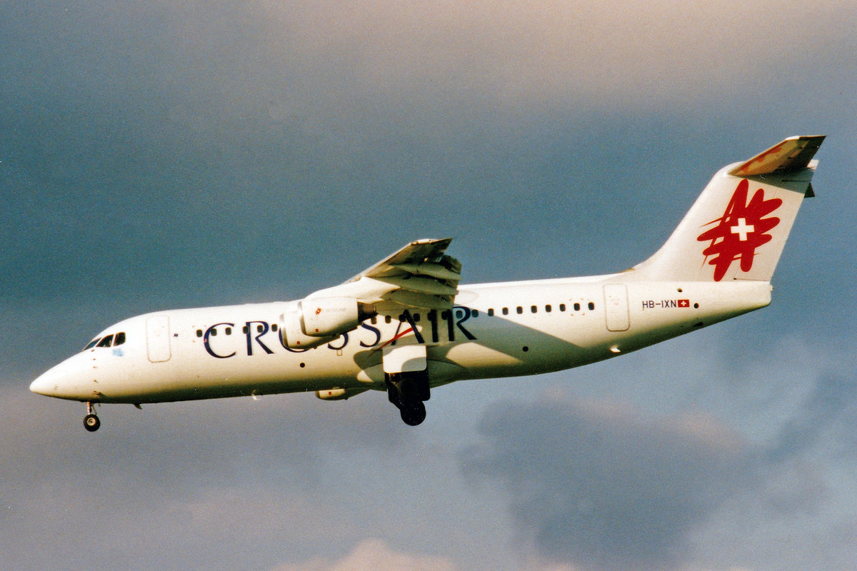 Crossair, HB-IXN, BAe Avro RJ100, msn: E3286, April 2001, ZRH Zürich, Switzerland. Scan aus der Mottenkiste.