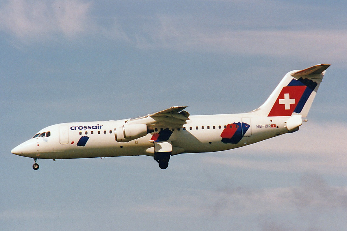 Crossair, HB-IXR, BAe Avro RJ100, msn: E3281, Mai 1997, ZRH Zürich, Switzerland. Scan aus der Mottenkiste.