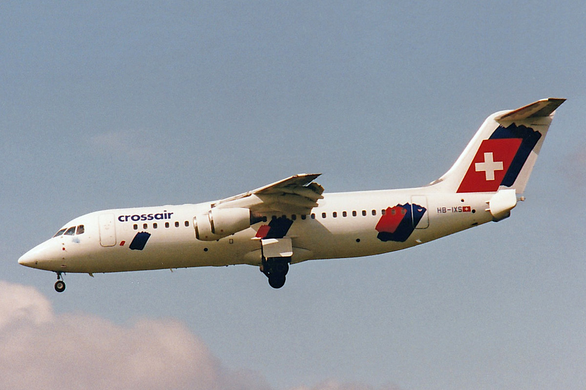 Crossair, HB-IXS, BAe Avro RJ100, msn: E3280, Mai 1997, ZRH Zürich, Switzerland. Scan aus der Mottenkiste.