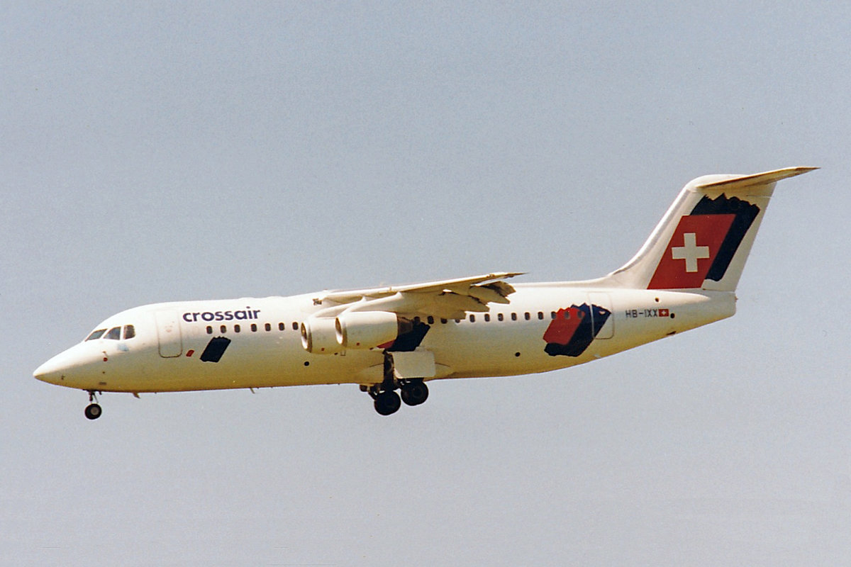 Crossair, HB-IXX, BAe Avro RJ100, msn: E3262, Juni 1996, ZRH Zürich, Switzerland. Scan aus der Mottenkiste.