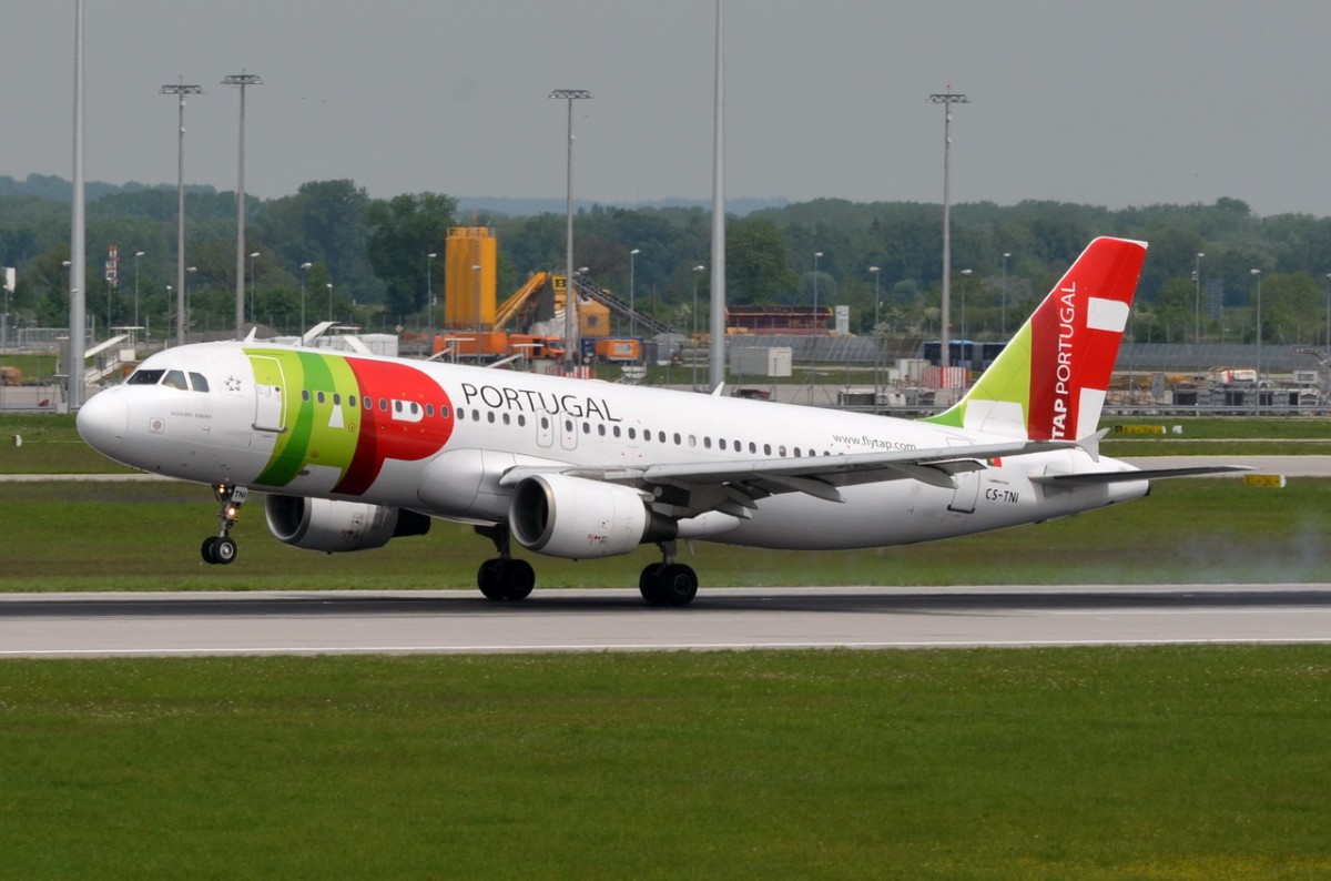 CS-TNI TAP - Air Portugal Airbus A320-214  bei der Landung in München  12.05.2015