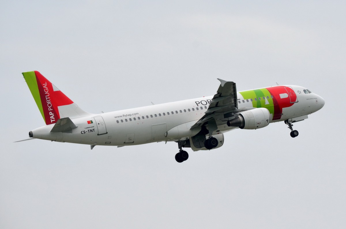 CS-TNT TAP - Air Portugal Airbus A320-214  in München am 15.05.2015 gestartet