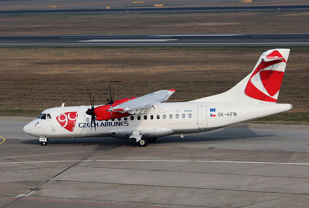 CSA ATR-42-500 OK-KFN bei der Ankunft in Berlin-Tegel am 29.03.2014