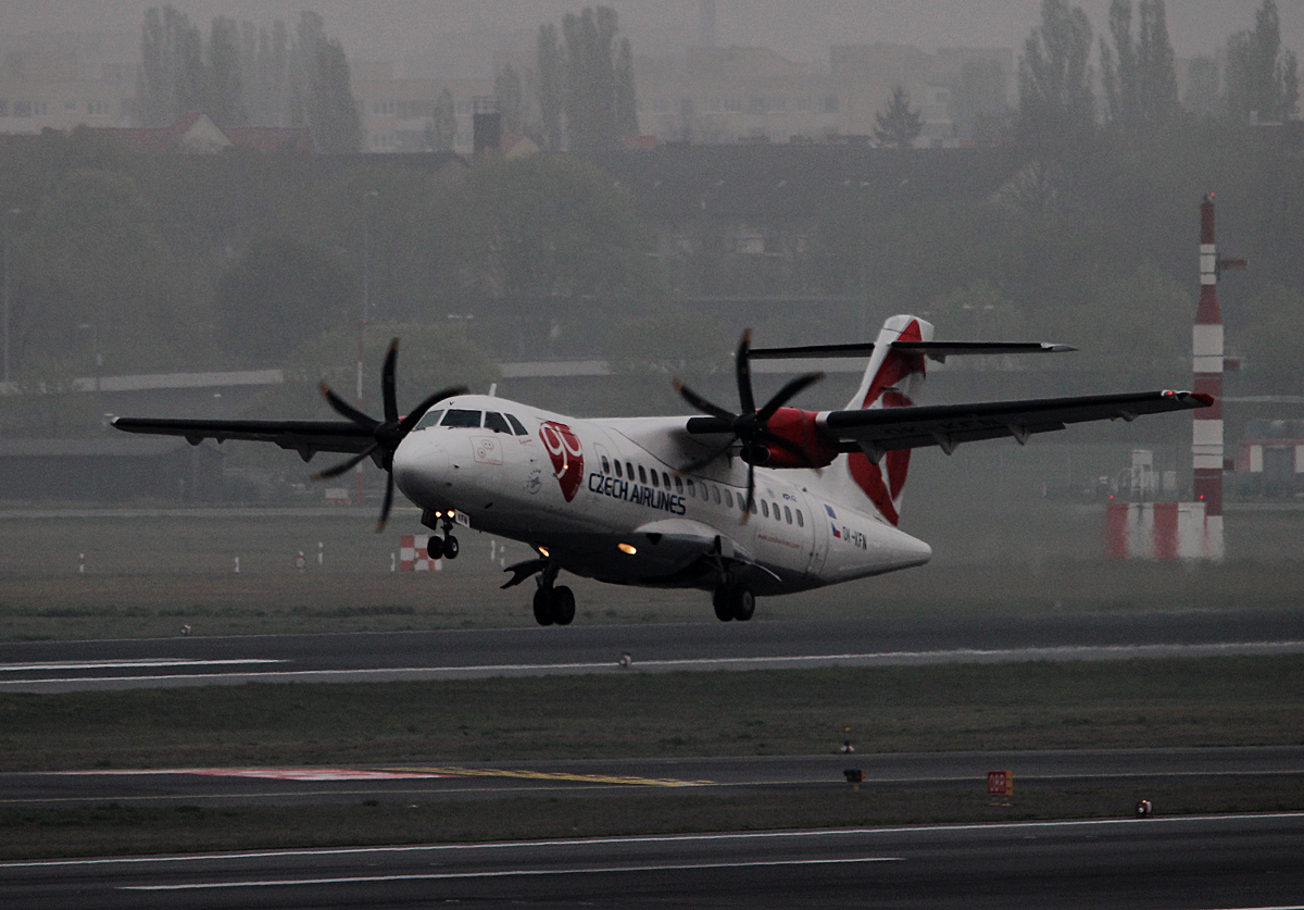 CSA ATR-42-500 OK-KFN beim Start in Berlin-Tegel am 12.04.2014