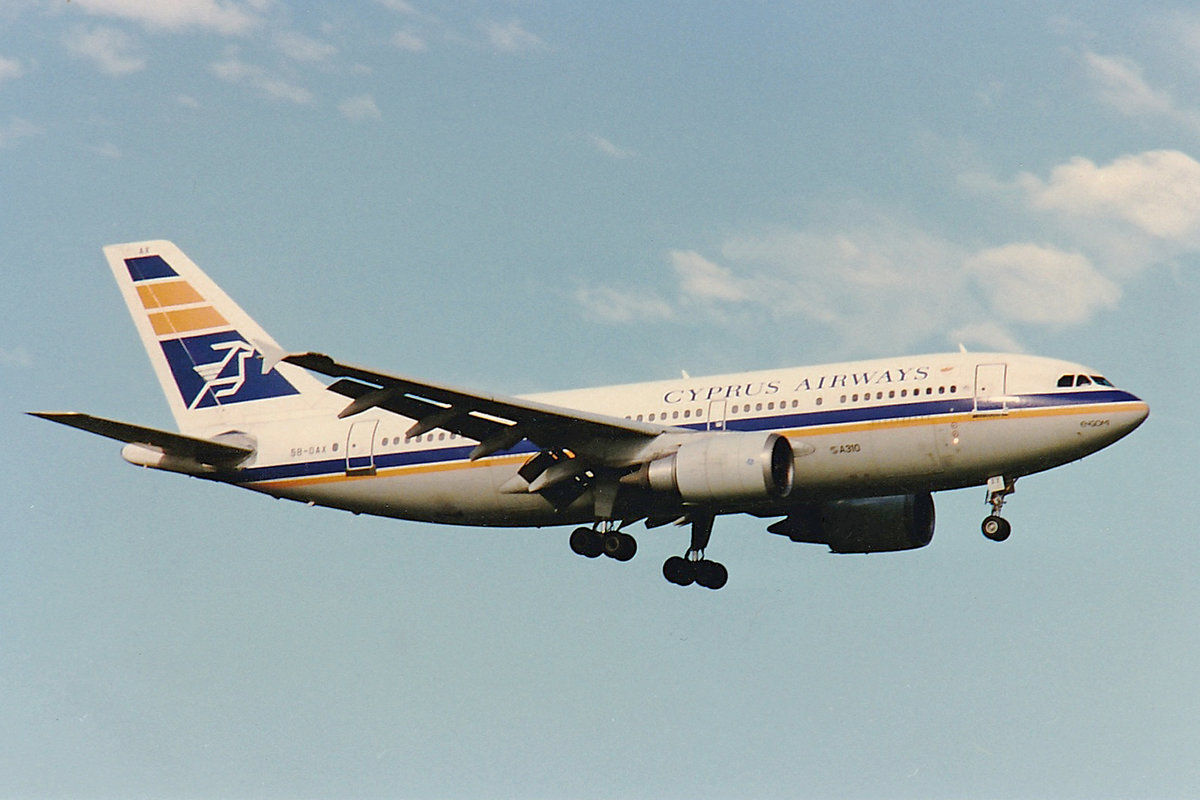 Cyprus Airways, 5B-DAX, Airbus A310-204, msn: 486, Oktober 1996, ZRH Zürich, Switzerland. Scan aus der Mottenkiste.