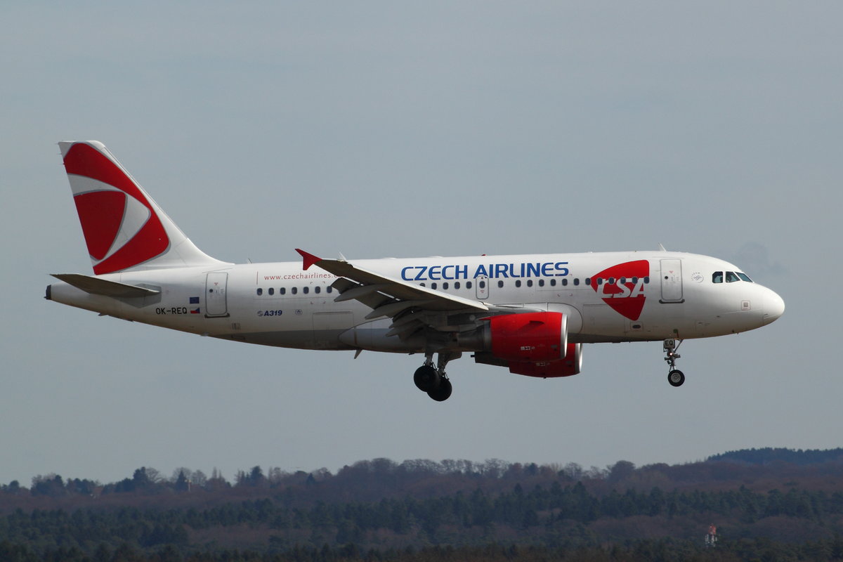 Czech Airlines, Airbus A319-112, OK-REQ. Landet aus Hamburg (HAM) kommend am 30.03.2018 in Köln-Bonn (EDDK/CGN).