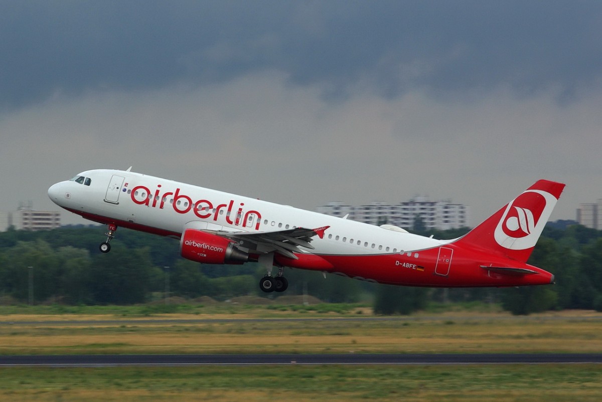 D-ABFE Air Berlin Airbus A320-214   in Tegel gestartet am 08.07.2015