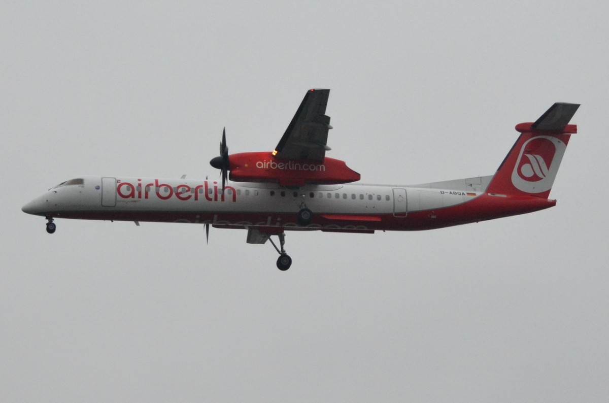 D-ABQA Air Berlin De Havilland Canada DHC-8-402Q Dash 8   beim Anflug auf Tegel am 13.11.2014
