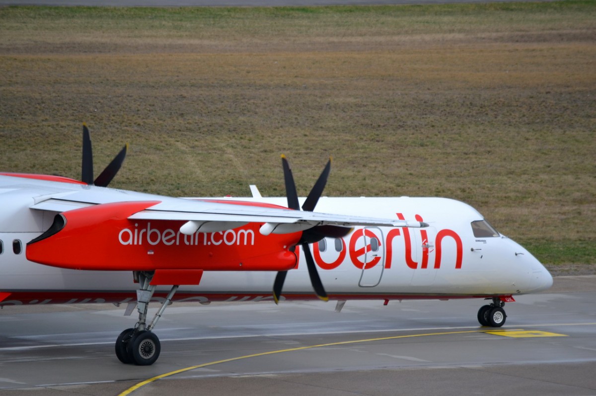D-ABQK  Air Berlin De Havilland Canada DHC-8-402Q Dash 8    nach der Landung in Tegel am 24.03.2014