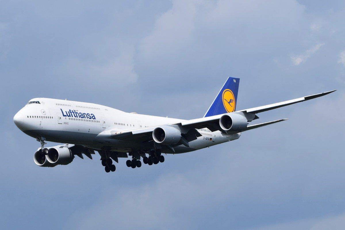 D-ABYA Lufthansa Boeing 747-830  Brandenburg  beim Anflug auf Frankfurt am 06.08.2016