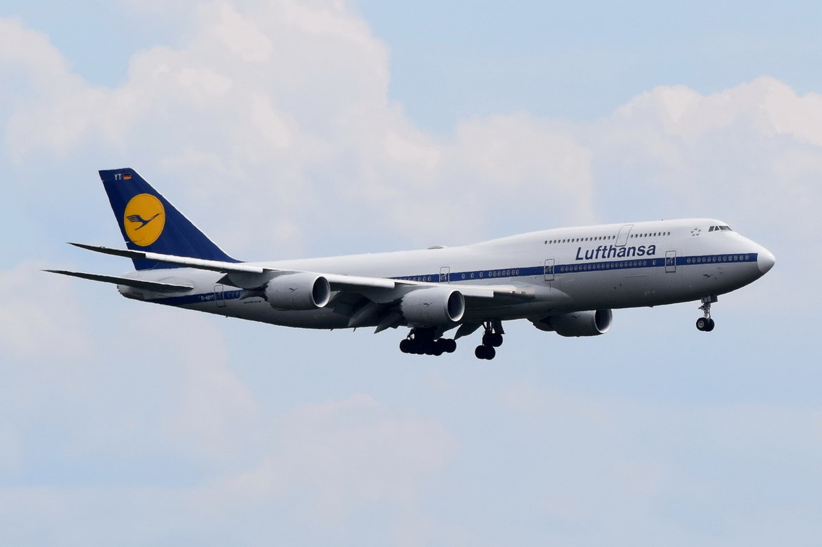 D-ABYT Lufthansa Boeing 747-830  Landeanflug auf Frankfurt am 01.08.2016