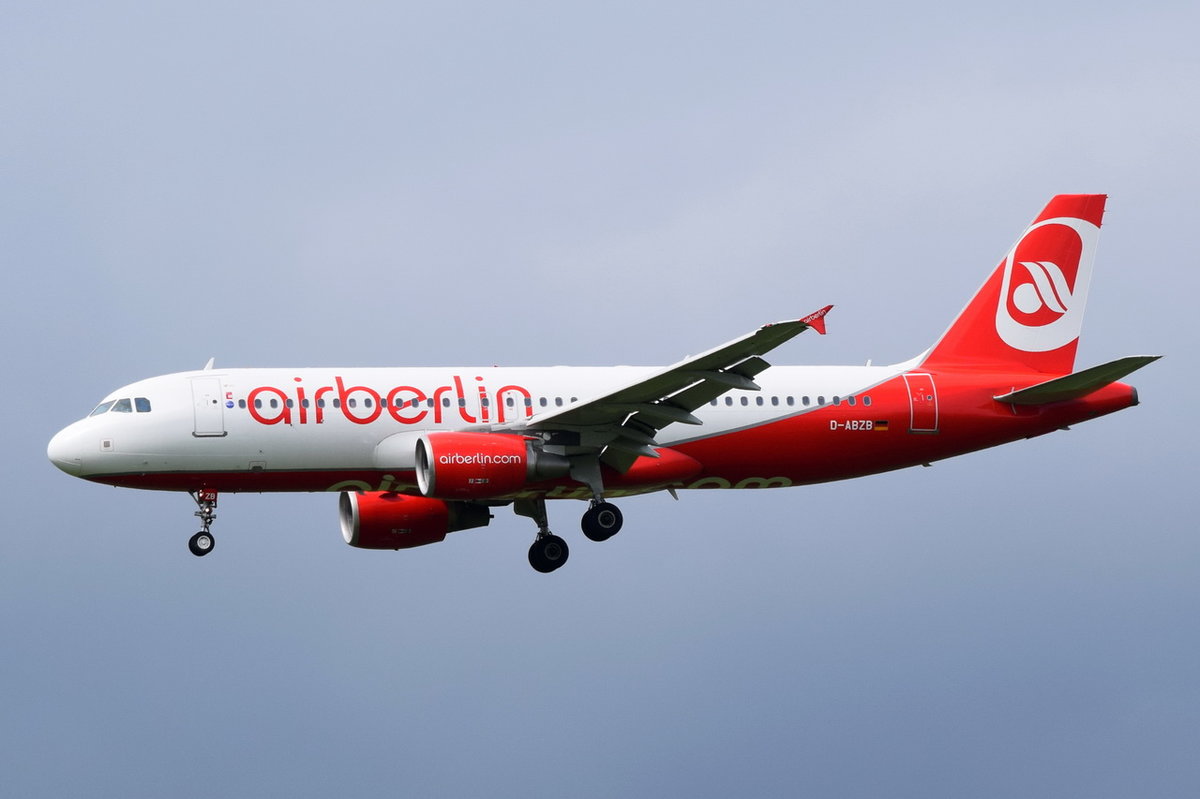 D-ABZB Air Berlin Airbus A320-216  am 16.05.2016 in München beim Landeanflug