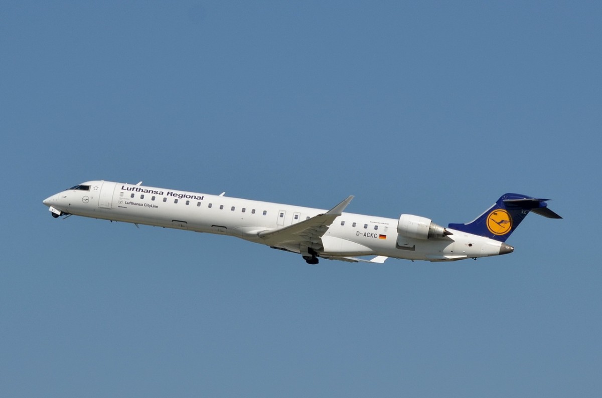 D-ACKC Lufthansa CityLine Canadair CL-600-2D24 Regional Jet CRJ-900LR  gestartet am 11.09.2015 in München