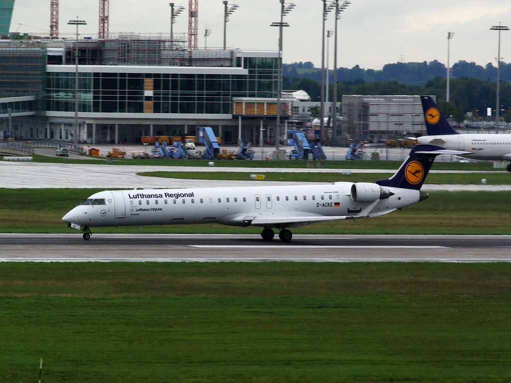 D-ACKE Lufthansa Regional (CityLine) Canadair Regional Jet CRJ-900ER 

15.09.2013  Flughafen Mnchen