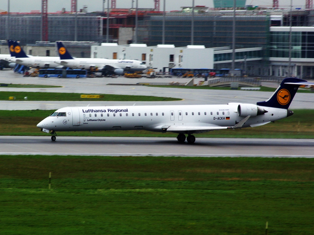 D-ACKH Lufthansa CityLine Canadair CL-600-2D24 Regional Jet CRJ-900LR 

15.09.2013  Flughafen Mnchen