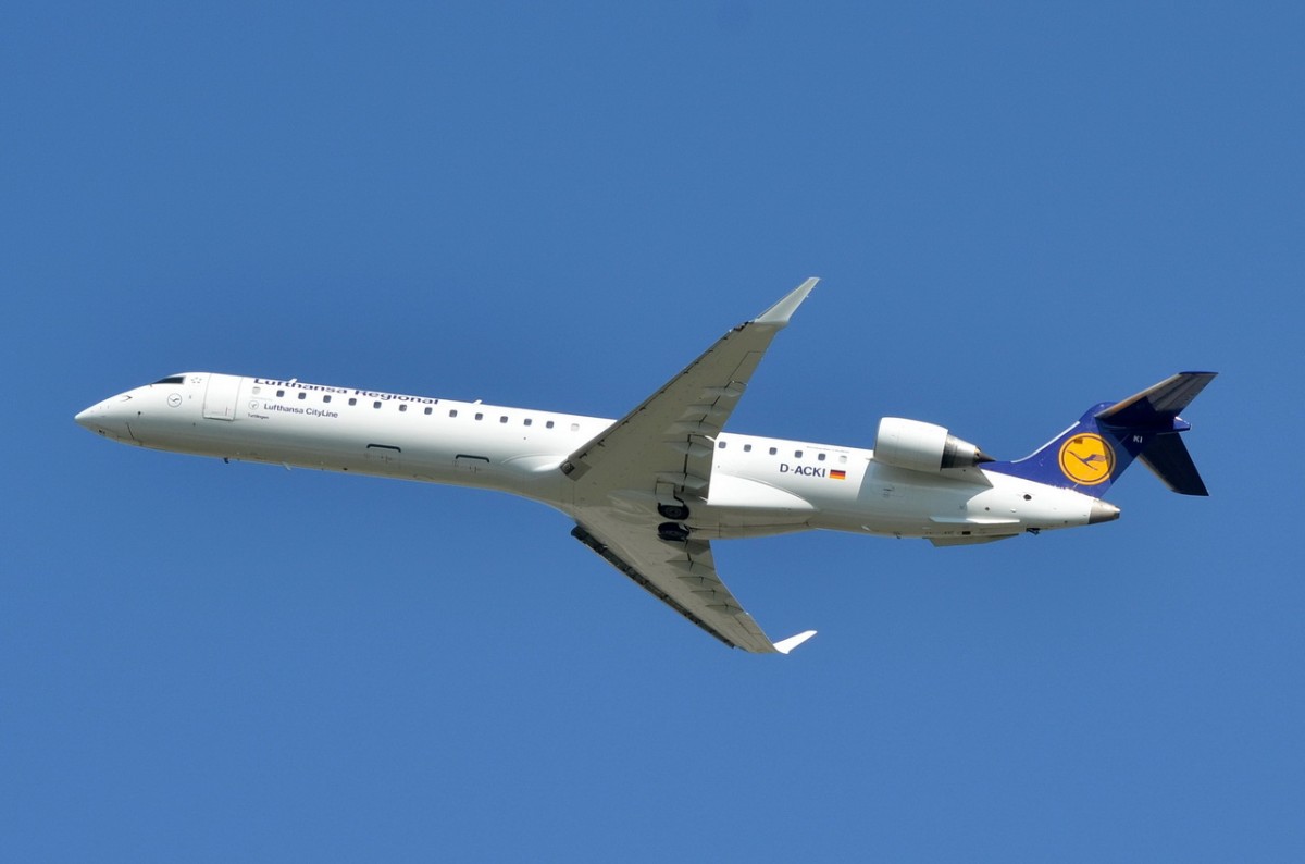 D-ACKI Lufthansa CityLine Canadair CL-600-2D24 Regional Jet CRJ-900LR  gestartet am 11.09.2015 in München