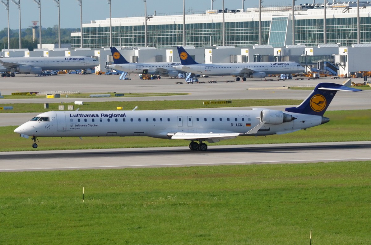 D-ACKL Lufthansa Cityline Canadair CL-600-2D24 Regional Jet CRJ-900LR  bei der Landung in München  10.05.2015