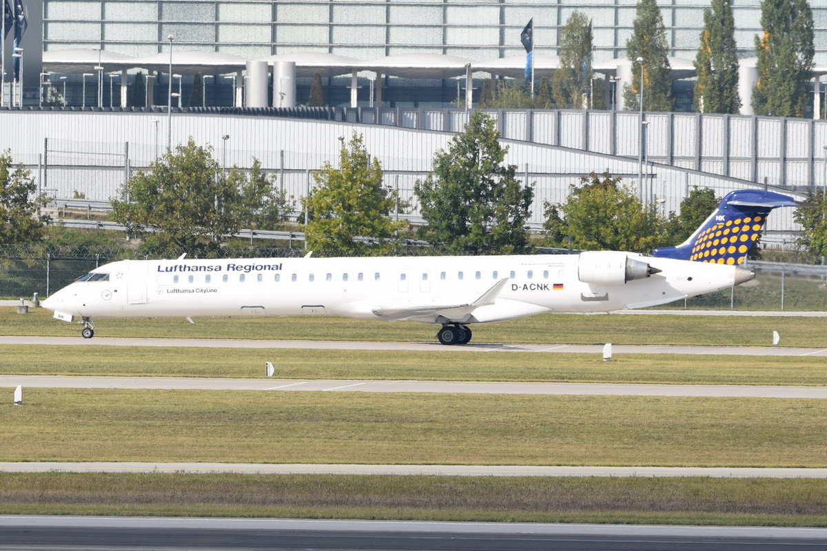 D-ACNK Eurowings Canadair CL-600-2D24 Regional Jet CRJ-900LR  zum Stat am 12.10.2016 in München
