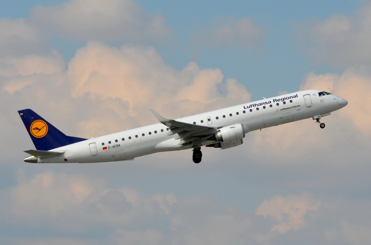 D-AEBA Lufthansa CityLine Embraer ERJ-195LR (ERJ-190-200 LR)  am 10.09.2015 in München gestartet