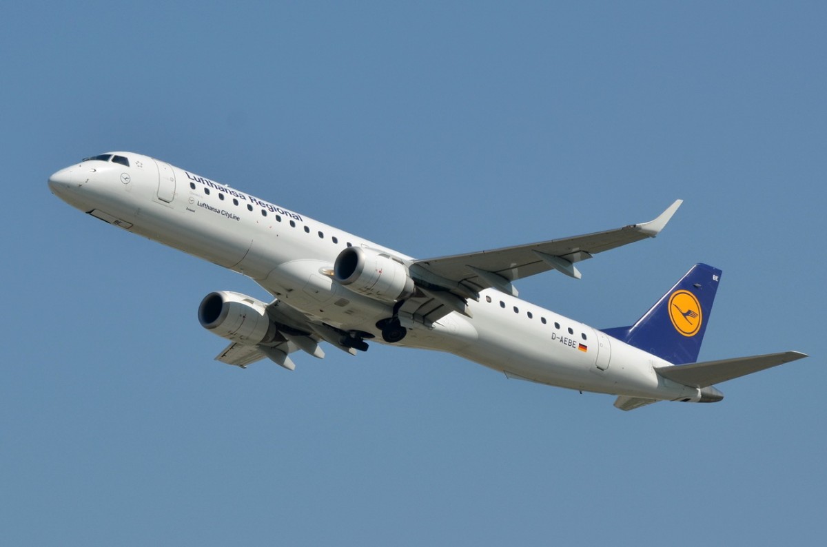 D-AEBE Lufthansa CityLine Embraer ERJ-195LR (ERJ-190-200 LR)   in München gestartet am 11.09.2015