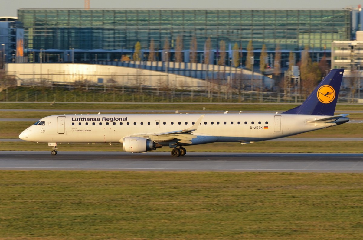 D-AEBK Lufthansa CityLine Embraer ERJ-195LR (ERJ-190-200 LR)  beim Start in München  06.12.2015