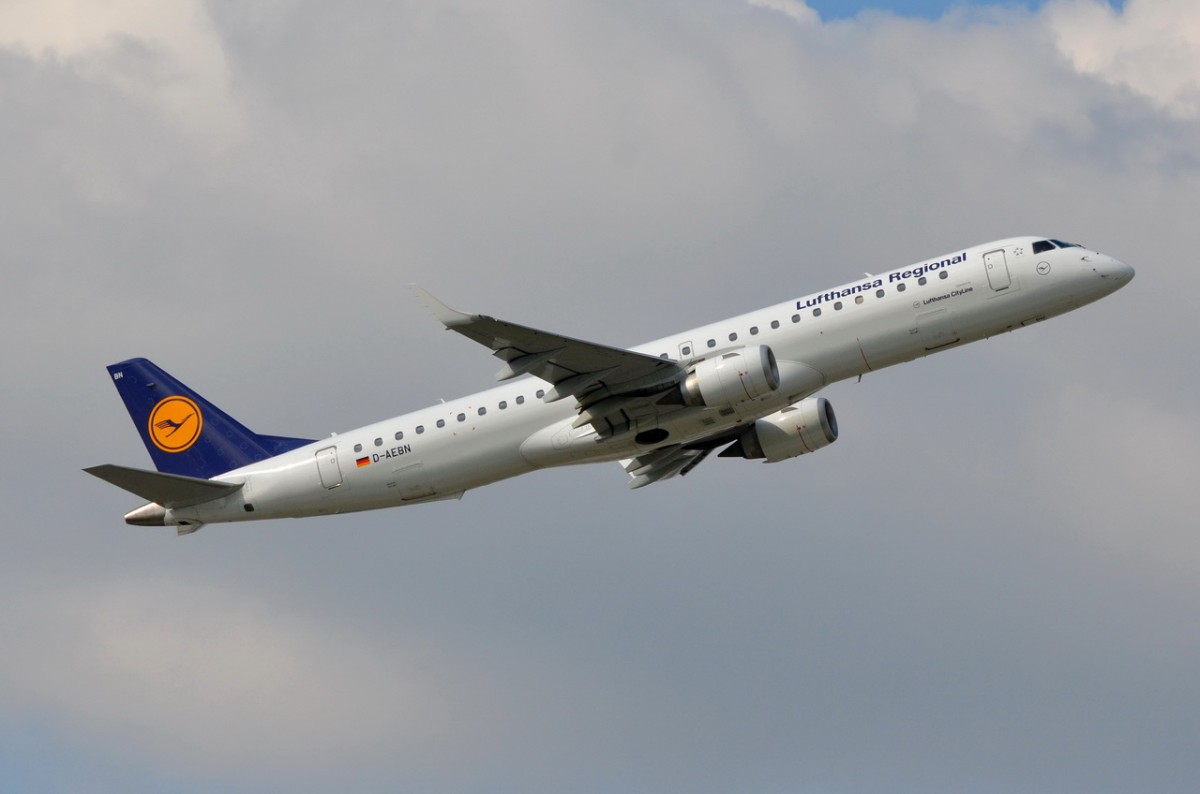 D-AEBN Lufthansa CityLine Embraer ERJ-195LR (ERJ-190-200 LR)   in München gestartet am 10.09.2015