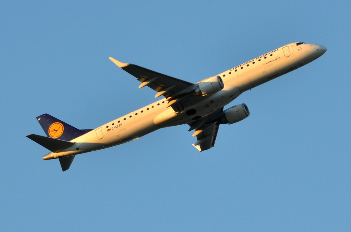 D-AEBP Lufthansa CityLine Embraer ERJ-195LR (ERJ-190-200 LR)  gestartet am 07.12.2015 in München