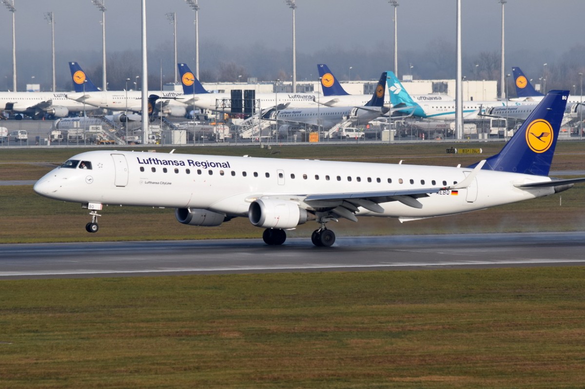 D-AEBQ Lufthansa CityLine Embraer ERJ-195LR (ERJ-190-200 LR)  in München bei der Landung am 11.12.2015