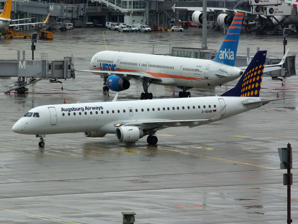 D-AEMB Augsburg Airways Embraer ERJ-195LR (ERJ-190 bis 200 LR)    14.09.2013

Flughafen Mnchen
