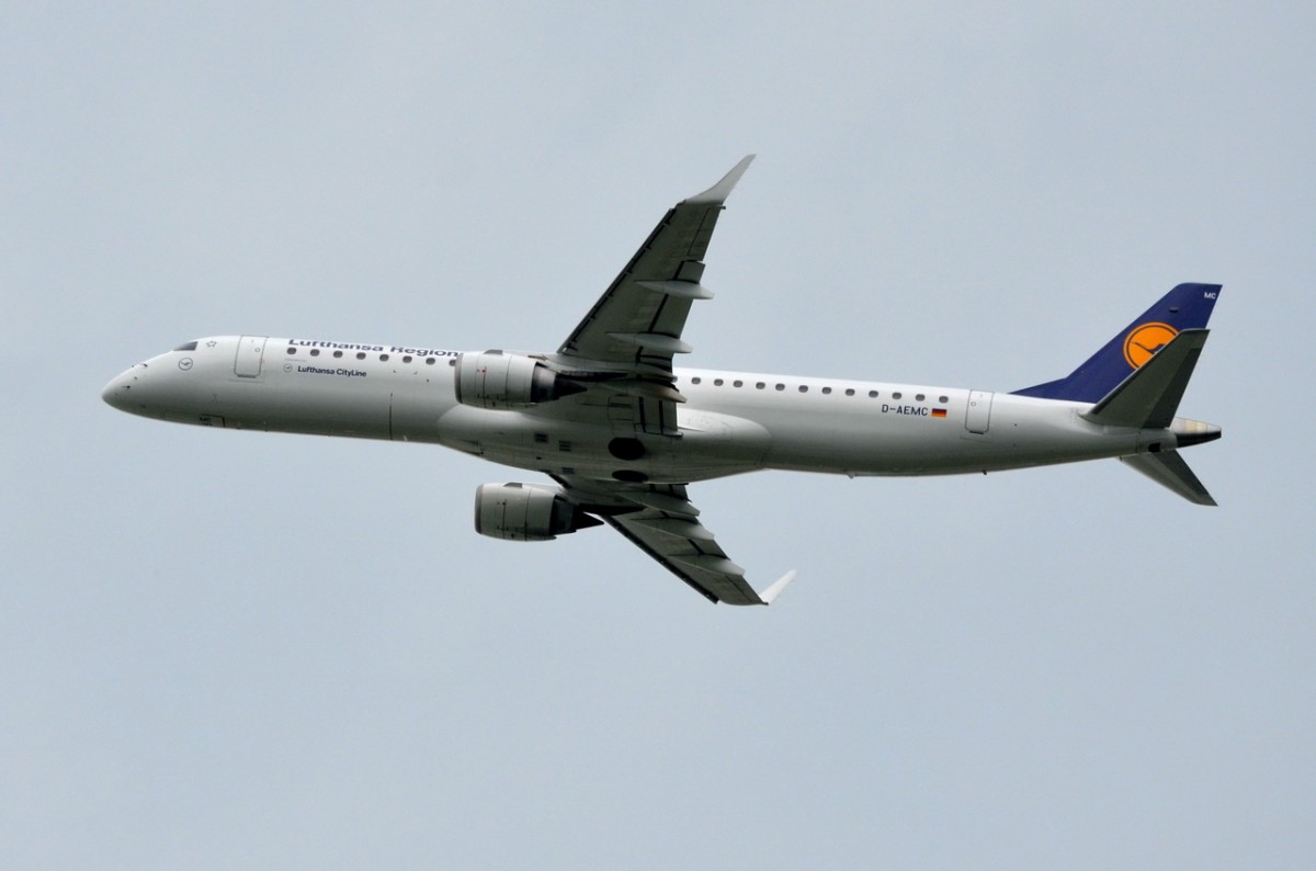 D-AEMC Lufthansa CityLine Embraer ERJ-195LR (ERJ-190-200 LR)  in München am 13.05.2015 gestartet