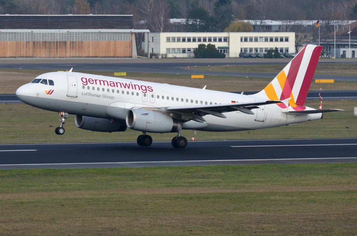 D-AGWT Germanwings Airbus A319-132   beim Start in Tegel am 24.11.2015