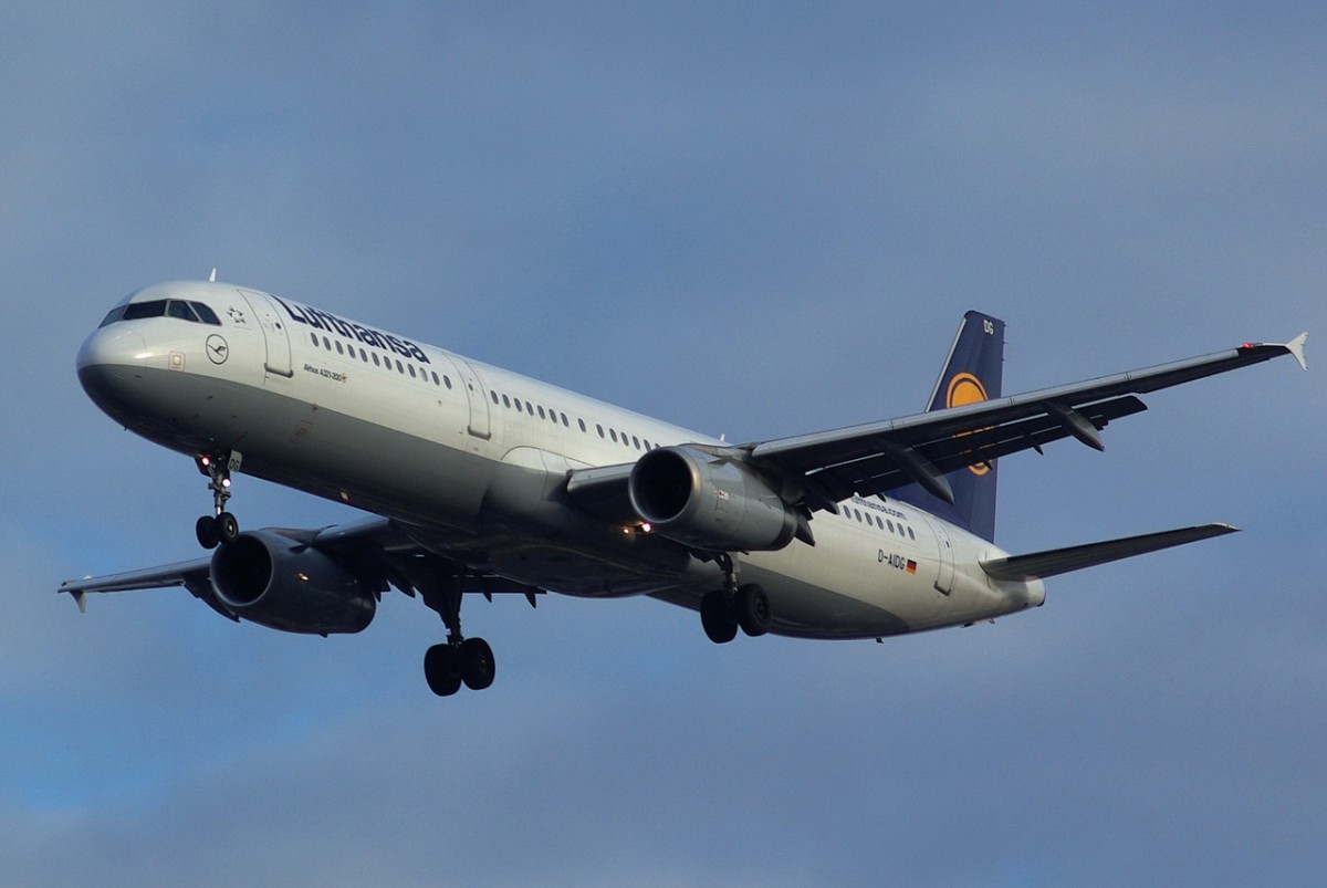 D-AIDG Lufthansa Airbus A321-231    am 16.12.2014 beim Anflug auf Tegel