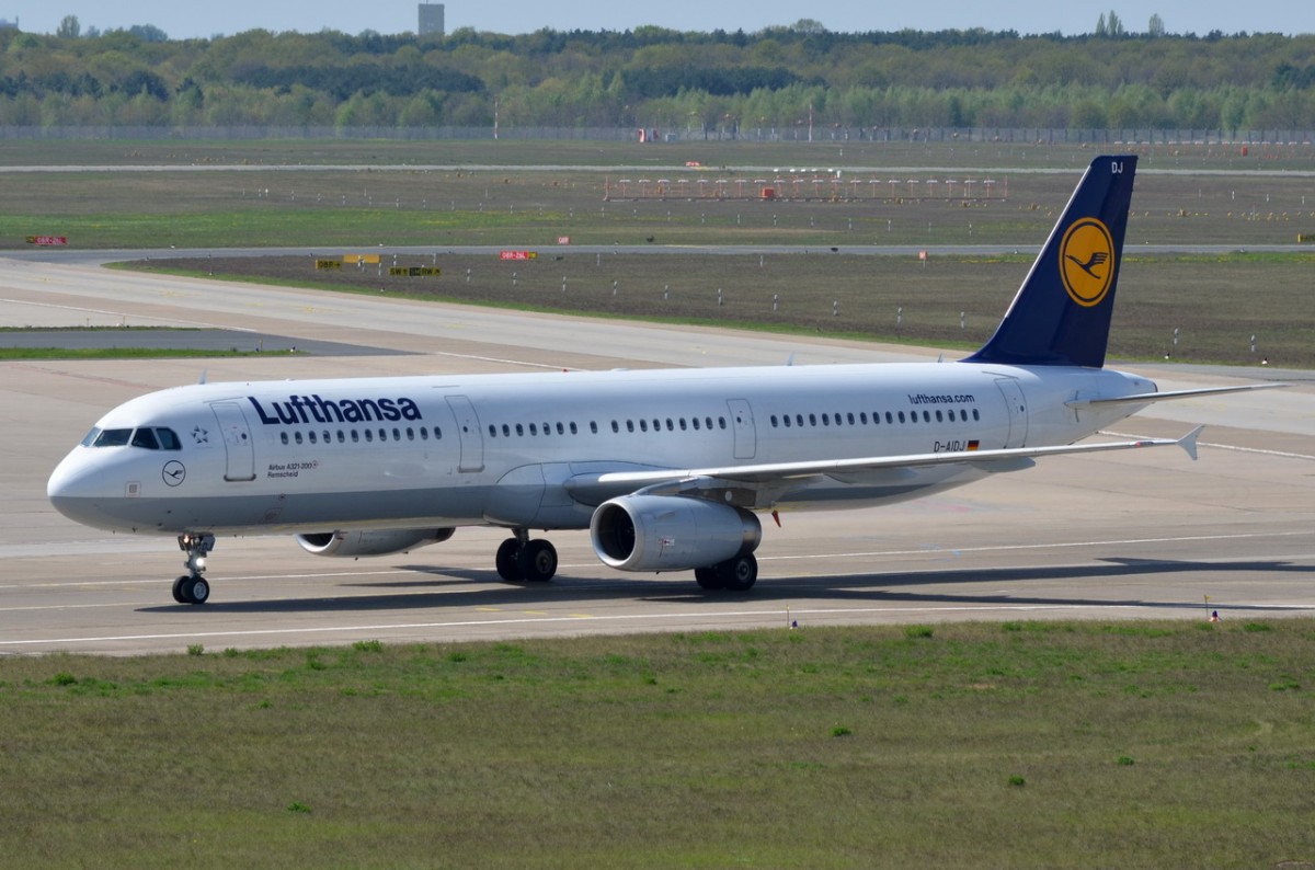 D-AIDJ Lufthansa Airbus A321-231  Remscheid  in Tegel gelandet    29.04.2015