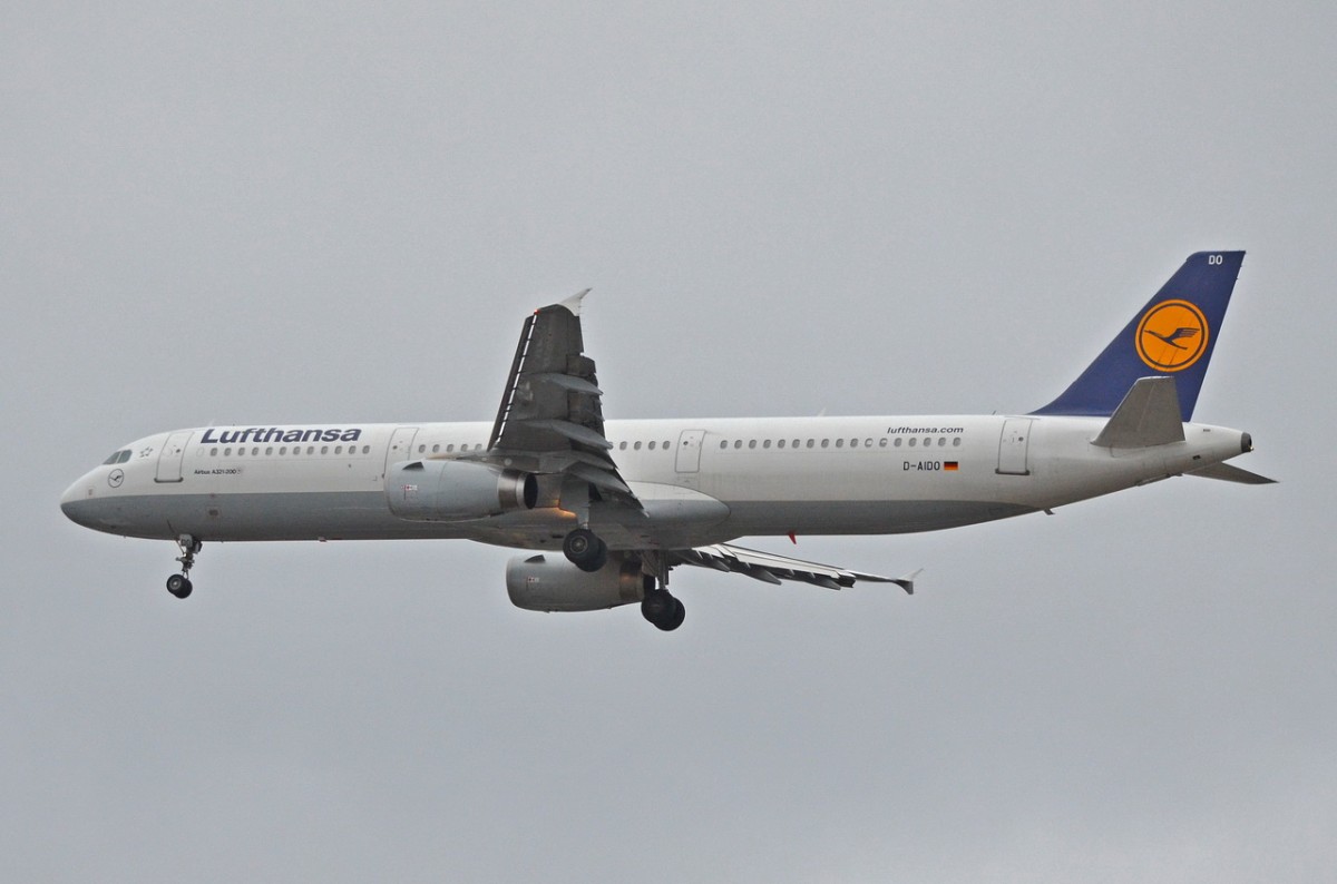 D-AIDO Lufthansa Airbus A321-231  am 09.02.2015 Anflug Tegel