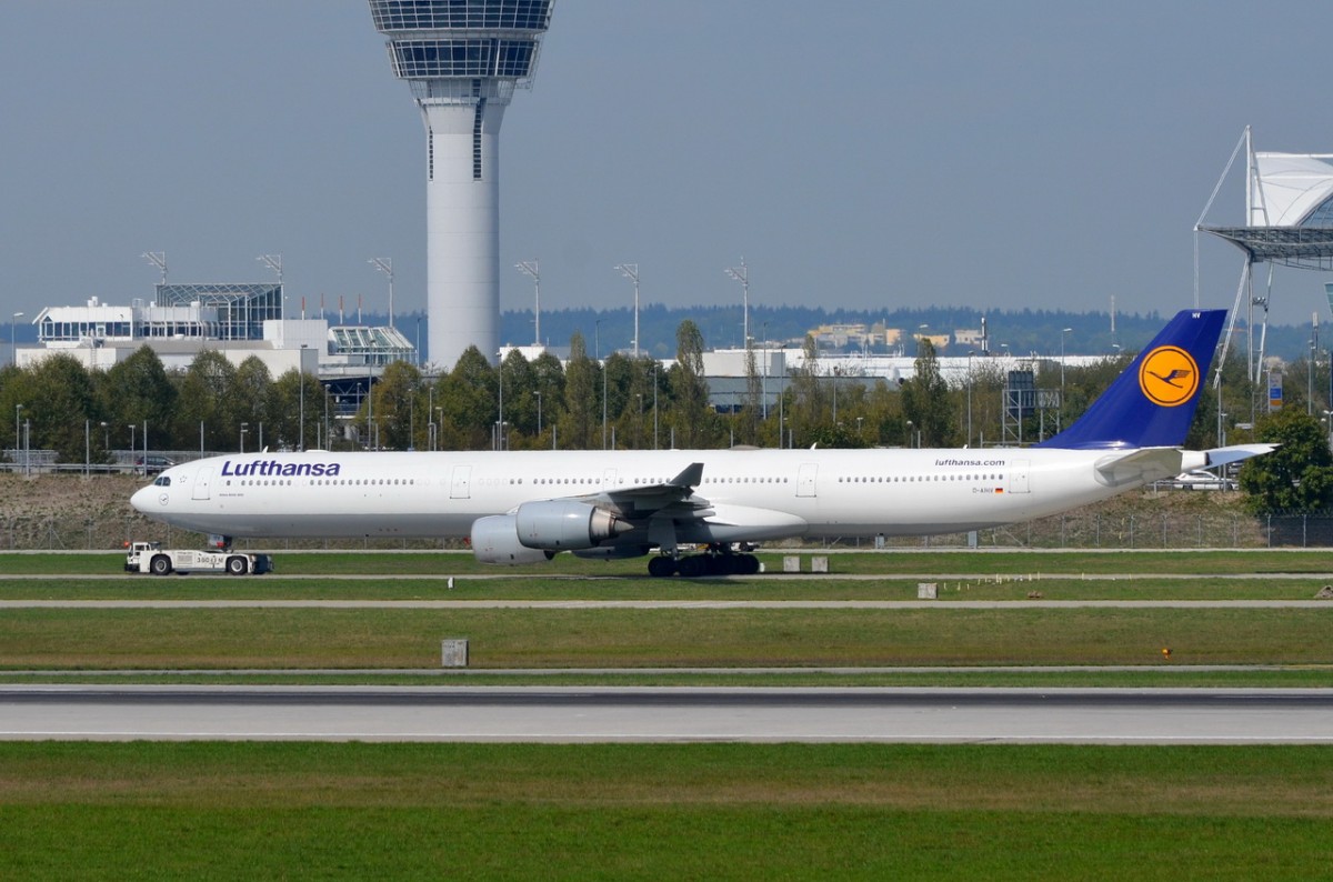 D-AIHV Lufthansa Airbus A340-642  in München am 10.09.2015