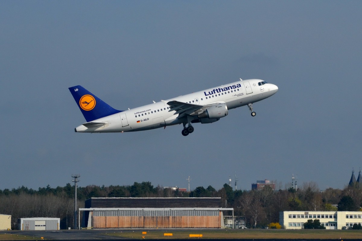 D-AILD Lufthansa Airbus A319-114    Tegel 26.03.2014 gestartet
