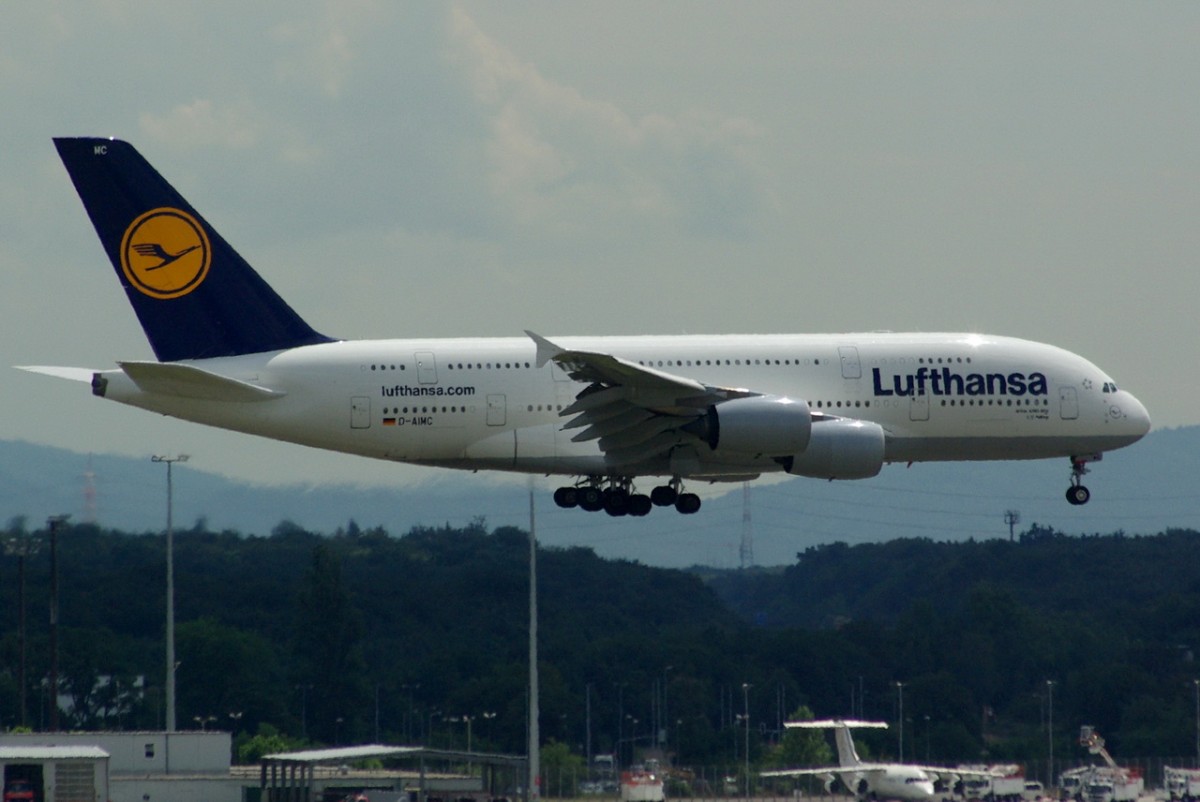 D-AIMC Lufthansa Airbus A380-841   vor der Landung in Frankfurt am 16.07.2014