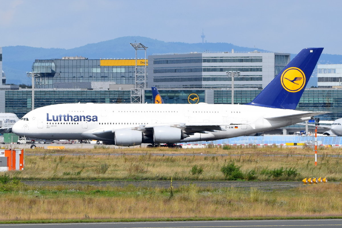 D-AIMI Lufthansa Airbus A380-841  Berlin   in Frankfurt am 06.08.2016 zum Start